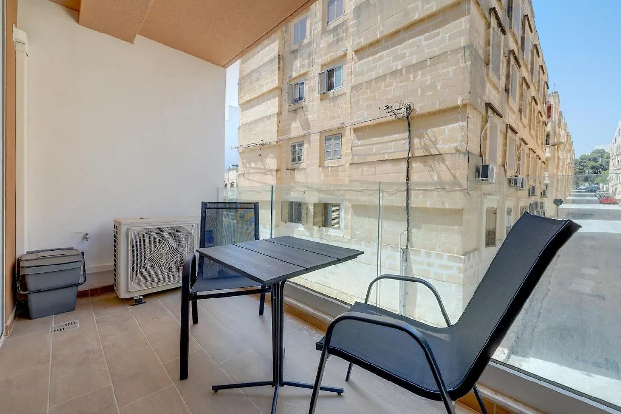 Chic 2Br Apartment, Ideal Location Ta Xbiex 0*,  Malta