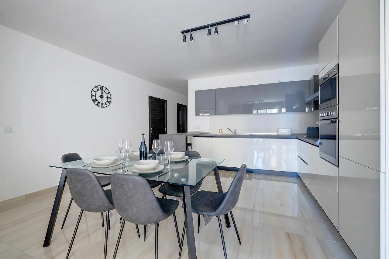 Chic 2Br Apartment, Ideal Location Ta Xbiex Apartment